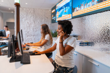 recrutement HÔTE(SSE) DE RÉCEPTION TRILINGUE H/F – CDD 35H